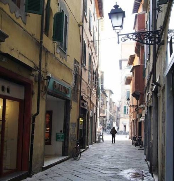 locale commerciale in vendita a Lucca in zona Centro Città