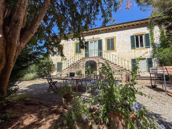 casa indipendente in vendita a Lucca in zona Mutigliano