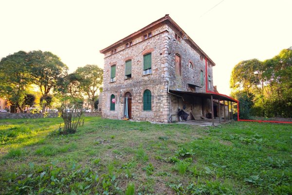 casale in vendita a Lucca in zona Balbano