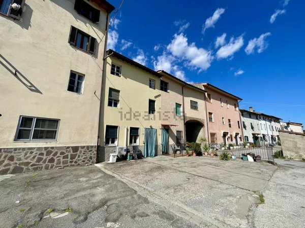 casa indipendente in vendita a Lucca in zona zona Antraccoli