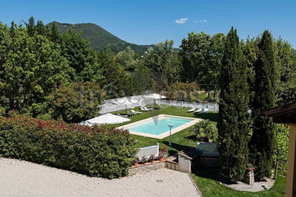 casa indipendente in vendita a Lucca in zona Maggiano