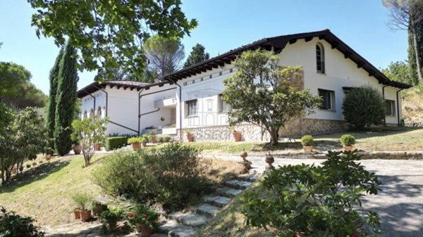 casa indipendente in vendita a Lucca in zona Centro Città