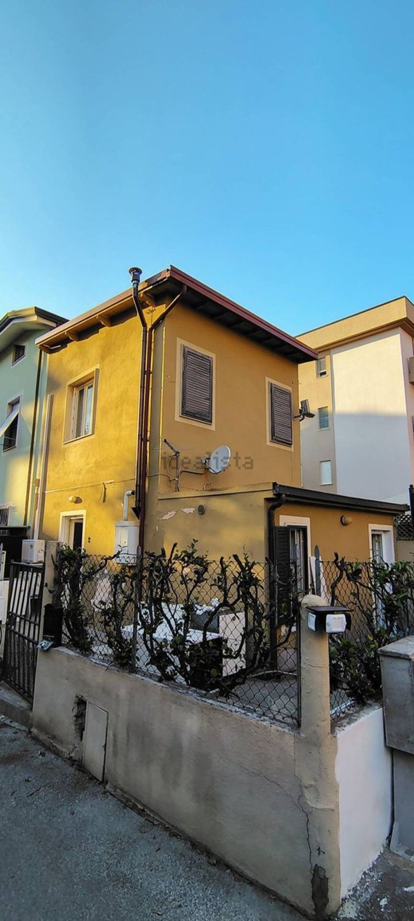 casa indipendente in vendita a Lucca in zona Sant'Anna