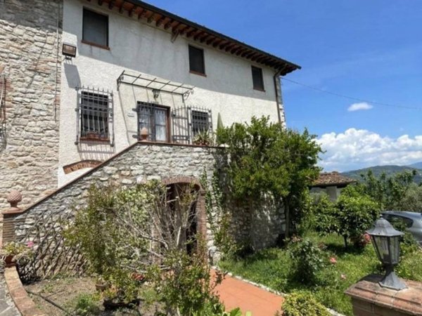 casa indipendente in vendita a Lucca in zona Chiatri
