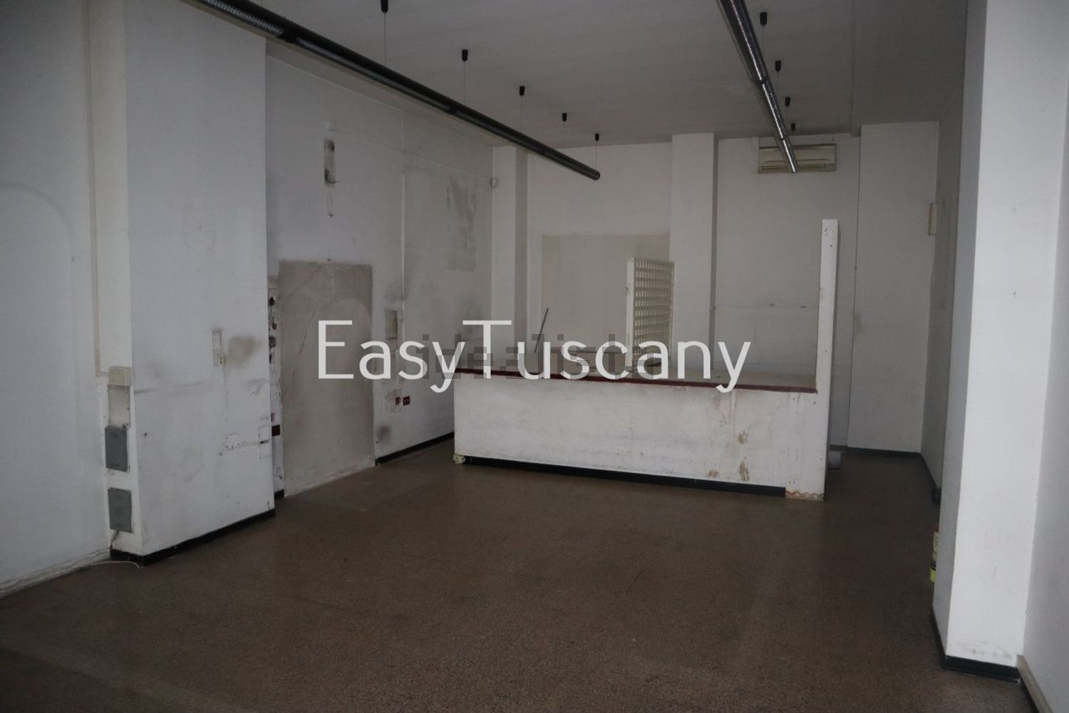 locale commerciale in vendita a Lucca in zona Centro Città