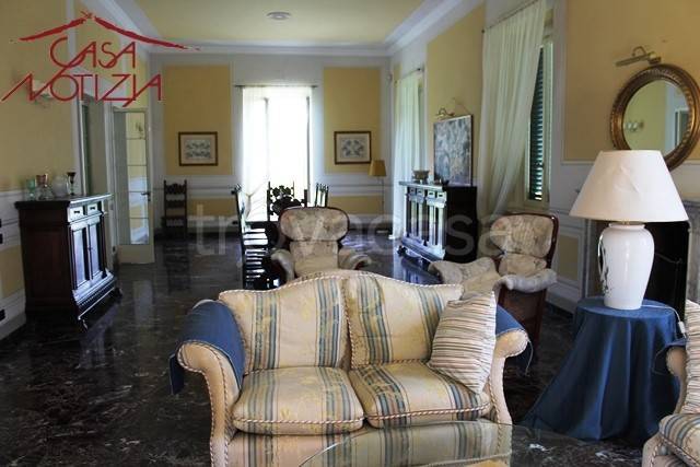 casa indipendente in vendita a Lucca in zona Centro Città