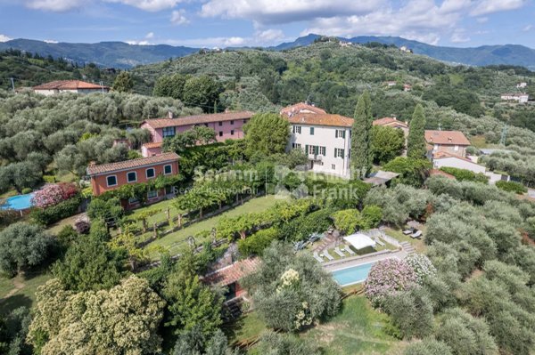 casa indipendente in vendita a Lucca in zona Centro Città