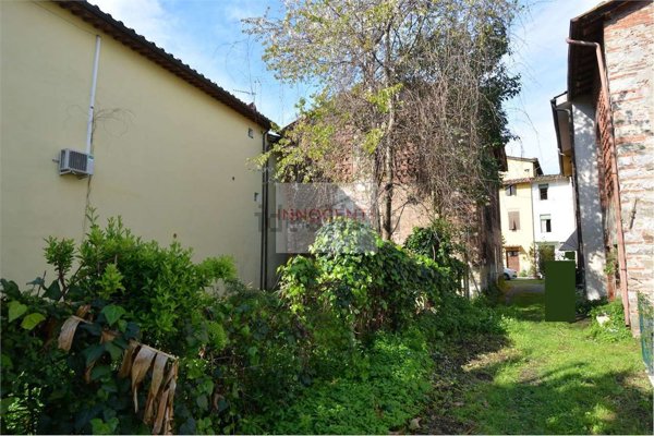 casa indipendente in vendita a Lucca in zona Sant'Anna