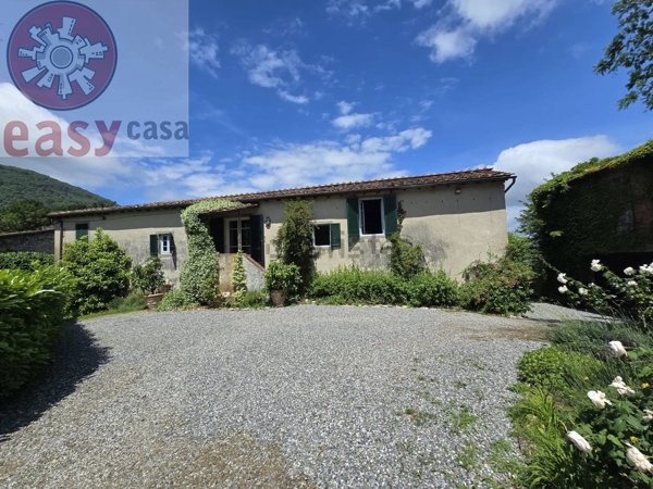 casa indipendente in vendita a Lucca in zona San Lorenzo a Vaccoli