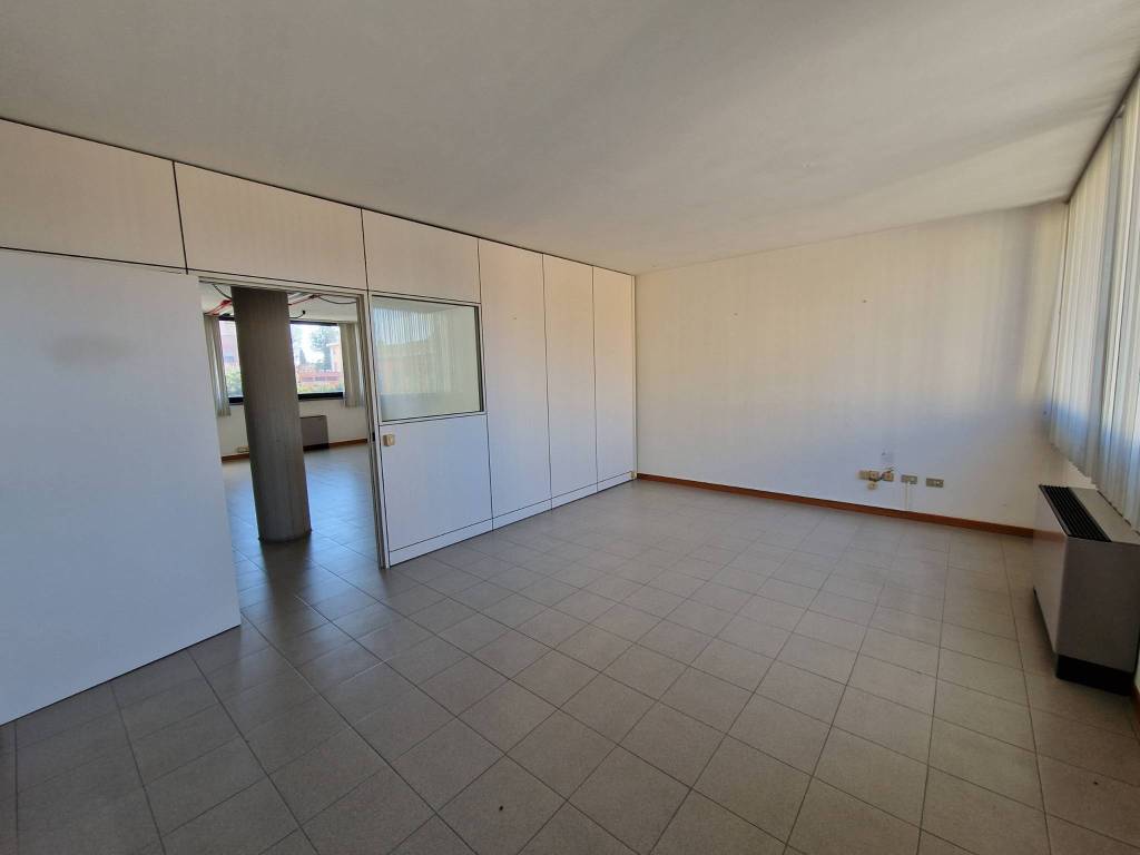 ufficio in vendita a Lucca in zona Centro Città