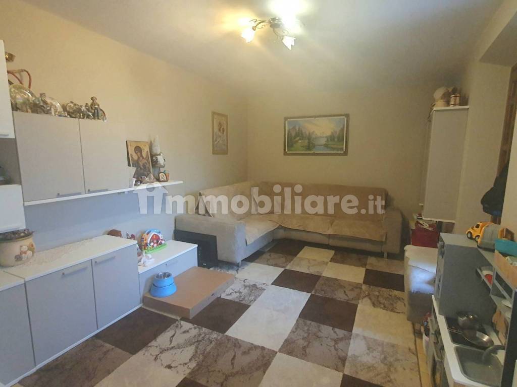 casa indipendente in vendita a Lucca in zona Montuolo