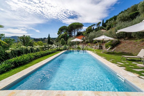 casale in vendita a Lucca in zona Ponte a Moriano