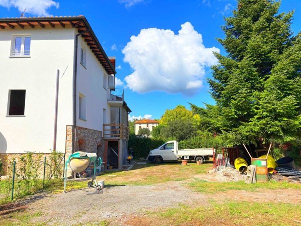 casa indipendente in vendita a Lucca in zona Ponte San Pietro