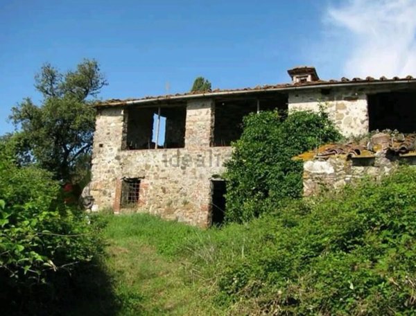 esavano in vendita a Lucca in zona Sant'Alessio