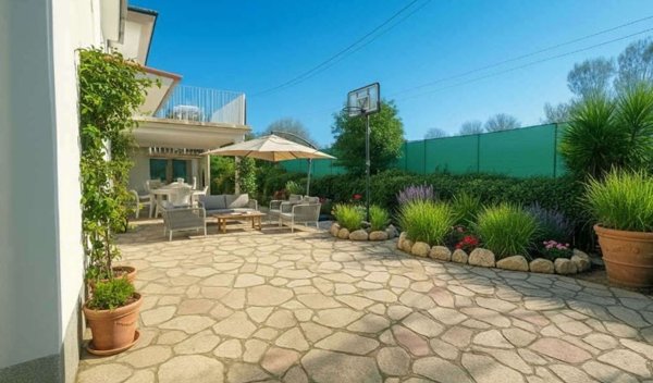 casa indipendente in vendita a Lucca in zona Monte San Quirico