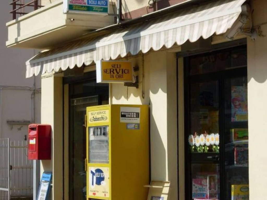 negozio in vendita a Lucca in zona Centro Città