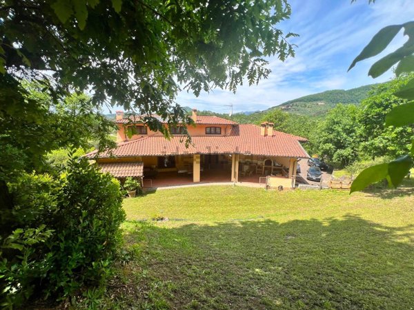 casa indipendente in vendita a Lucca in zona Monte San Quirico