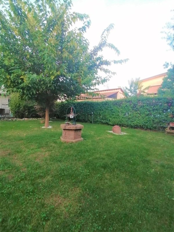 appartamento in vendita a Lucca in zona zona Arancio