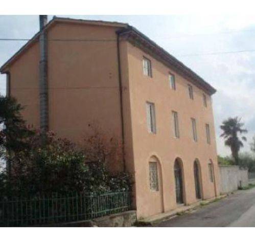 ufficio in vendita a Lucca in zona zona SS. Annunziata