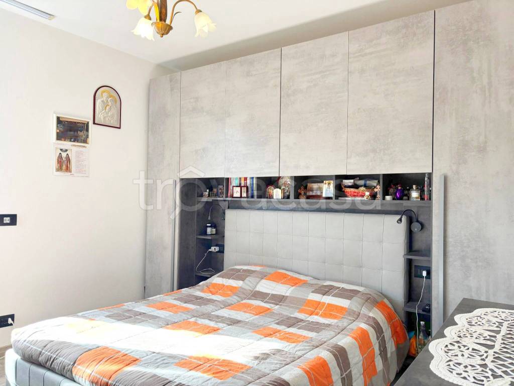 casa indipendente in vendita a Lucca in zona Montuolo