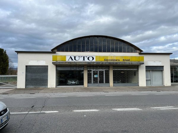 capannone in vendita a Lucca in zona zona Arancio