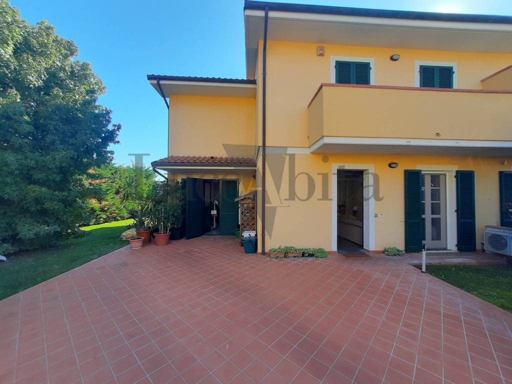 casa indipendente in vendita a Lucca in zona zona Antraccoli
