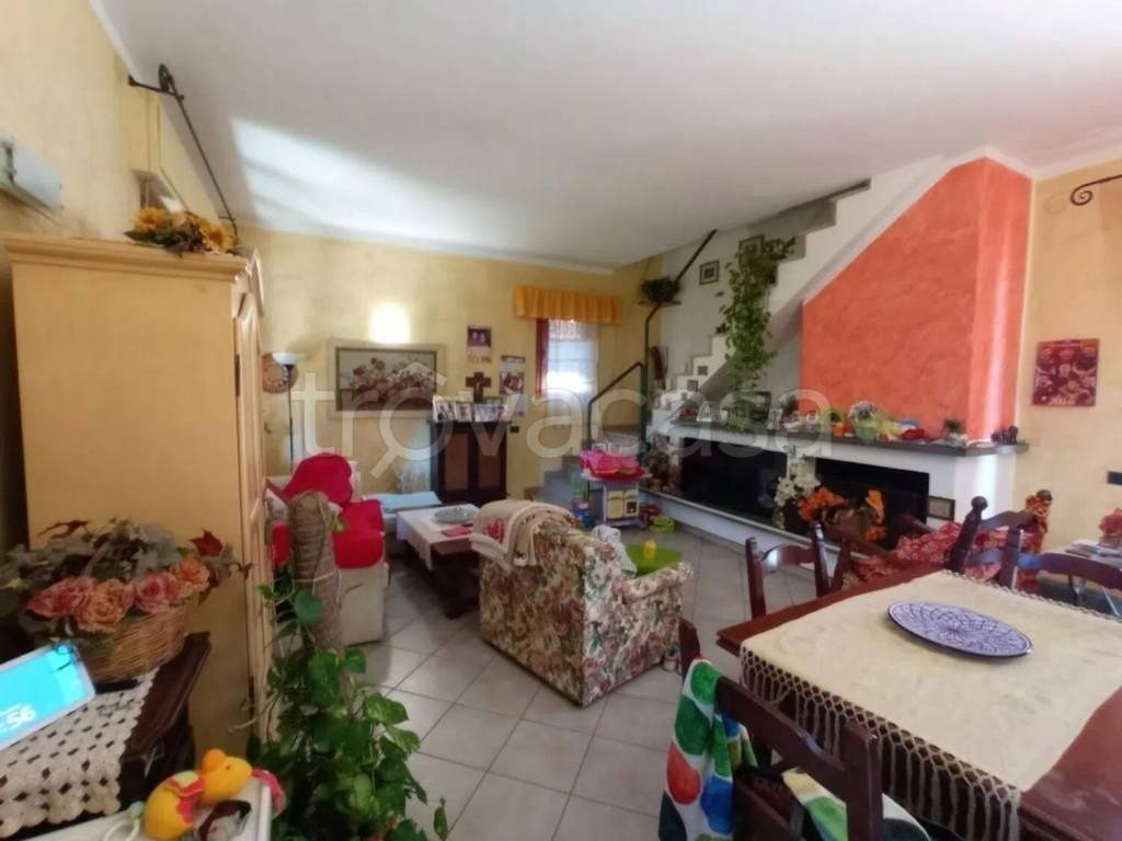 casa indipendente in vendita a Lucca in zona zona Mugnano