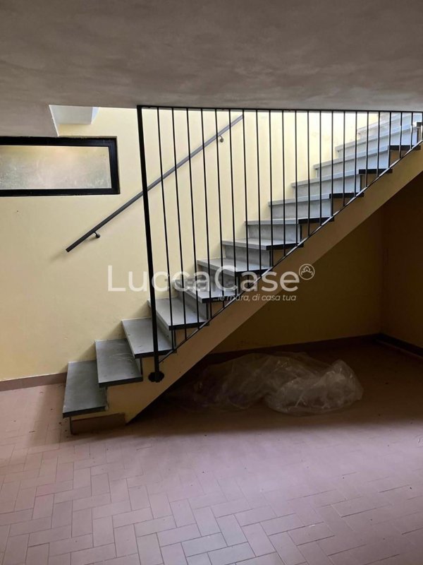 locale commerciale in vendita a Lucca