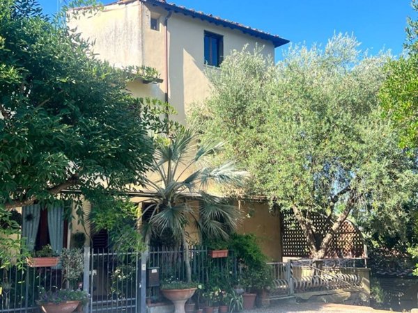 casa indipendente in vendita a Lucca in zona Vicopelago