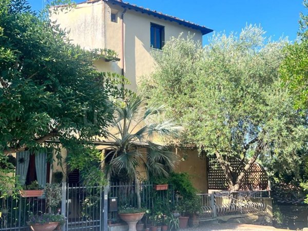 casa indipendente in vendita a Lucca in zona Vicopelago