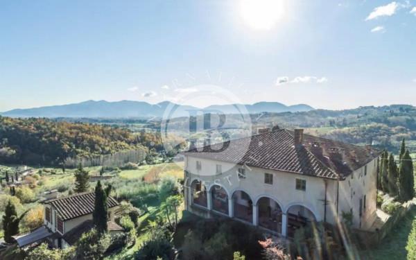 villa in vendita a Lucca in zona Centro Città