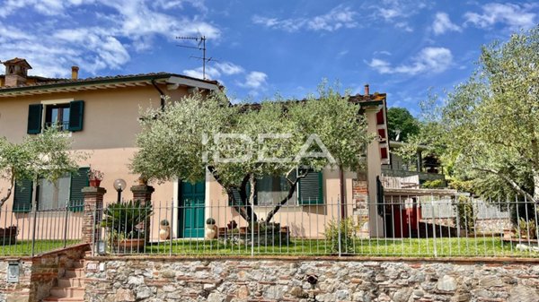 casa indipendente in vendita a Lucca in zona Cappella