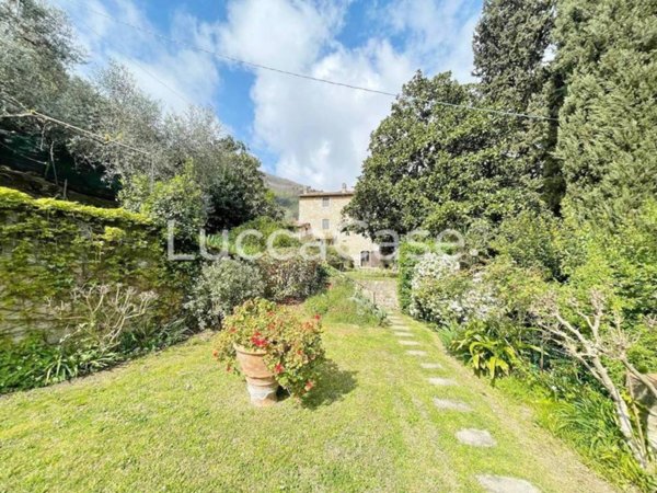 casa indipendente in vendita a Lucca in zona Massa Pisana