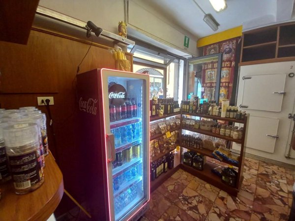 negozio in vendita a Lucca in zona Centro Città