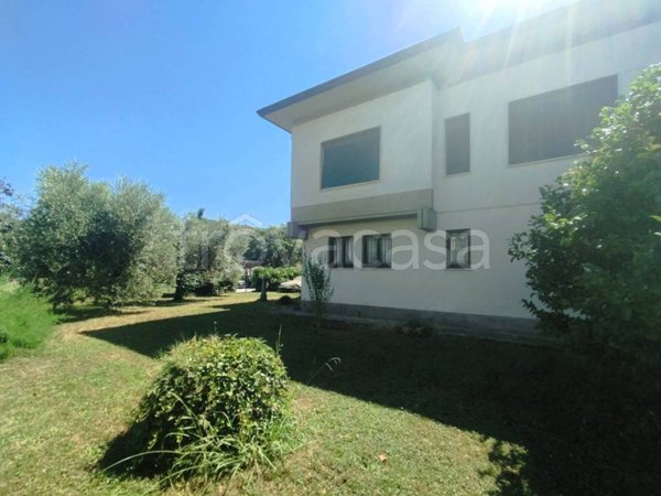 casa indipendente in vendita a Lucca in zona zona Mugnano