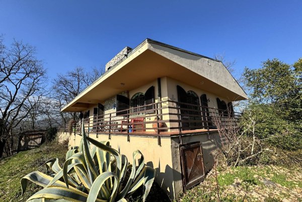 casa indipendente in vendita a Lucca in zona Aquilea