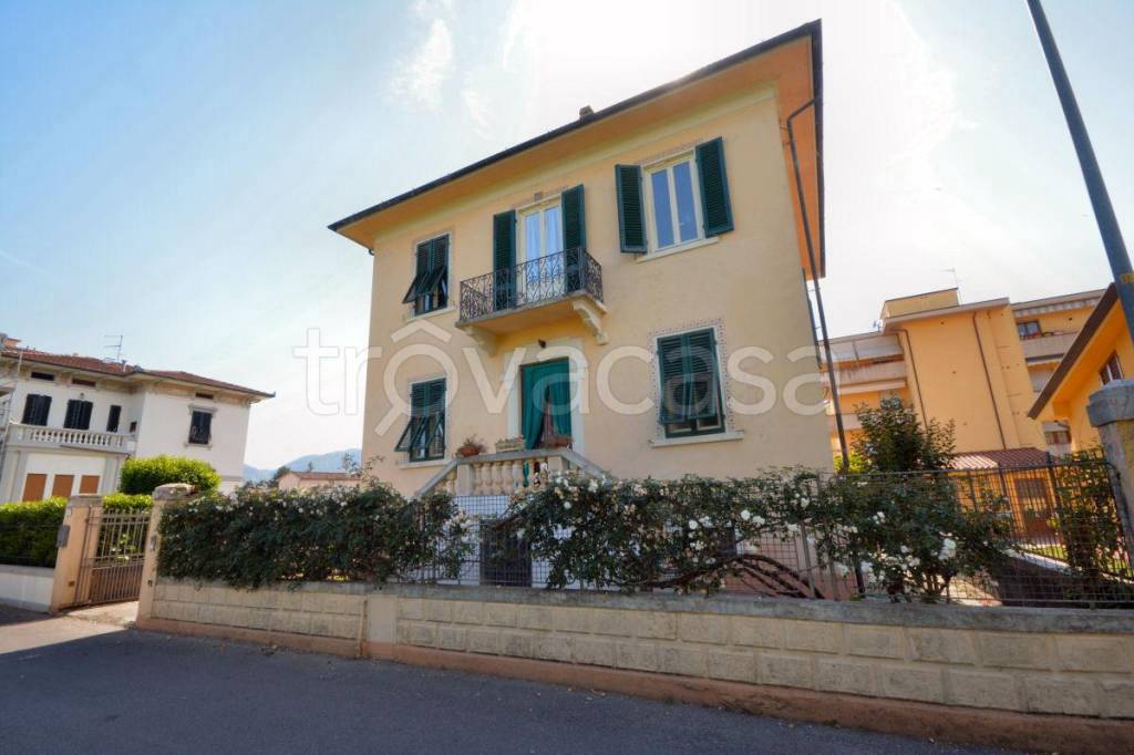 casa indipendente in vendita a Lucca in zona Sant'Anna