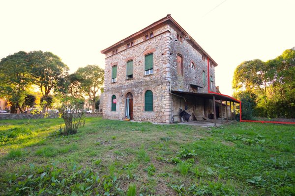 casa indipendente in vendita a Lucca