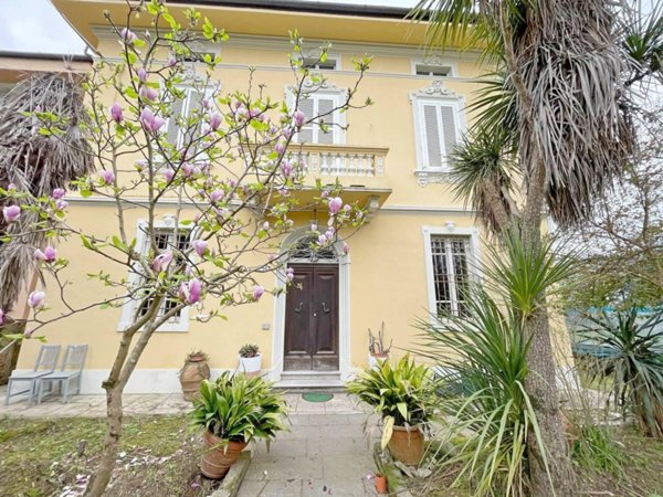 casa indipendente in vendita a Lucca in zona Santa Maria del Giudice