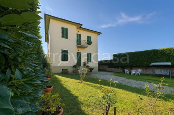 casa indipendente in vendita a Lucca in zona zona Arancio