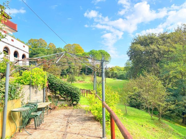 casa indipendente in vendita a Lucca in zona Nozzano