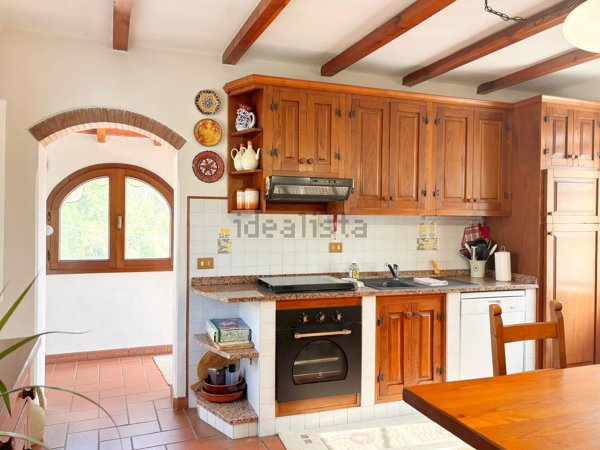 casa indipendente in vendita a Lucca in zona Balbano