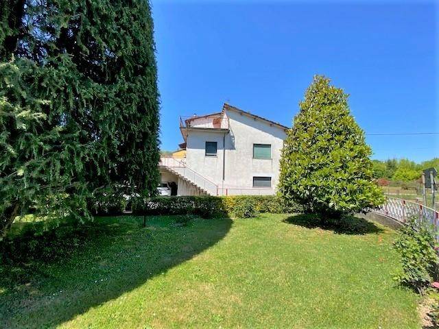 casa indipendente in vendita a Lucca in zona Fagnano