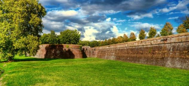 casa indipendente in vendita a Lucca in zona Centro Città