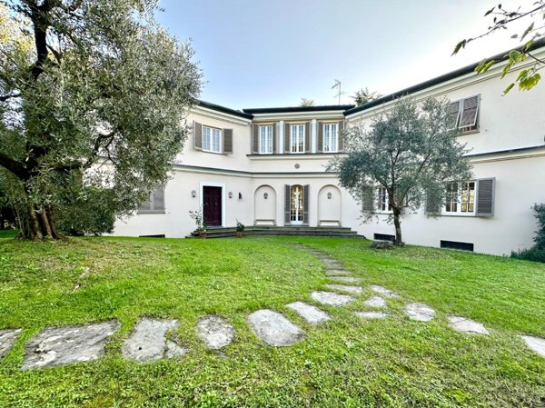 casa indipendente in vendita a Lucca in zona Centro Città