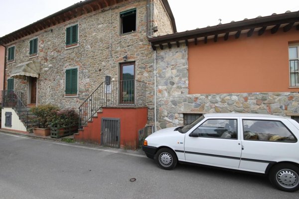casa indipendente in vendita a Lucca in zona Centro Città