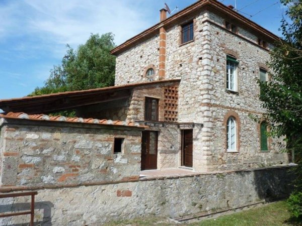 casa indipendente in vendita a Lucca in zona Centro Città