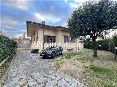 casa indipendente in vendita a Lucca in zona Centro Città