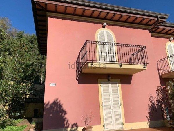 casa indipendente in vendita a Lucca in zona Nozzano