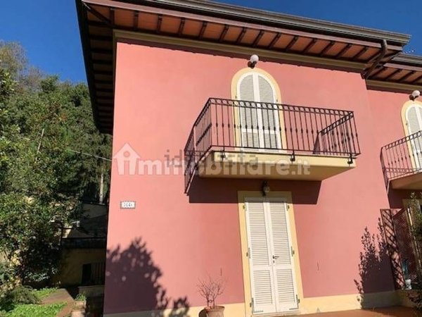 casa indipendente in vendita a Lucca in zona Nozzano